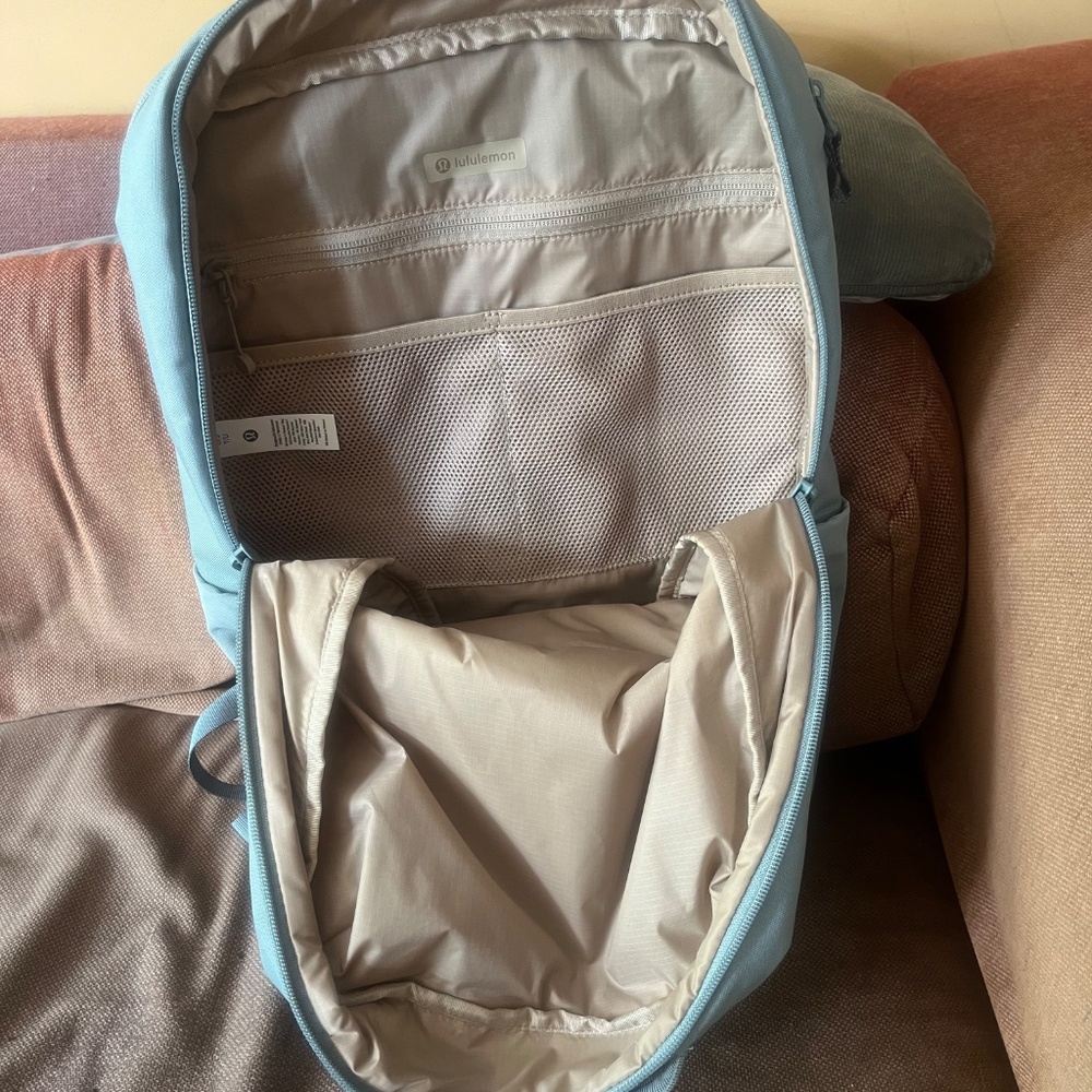 NWT Luluemon Double-Zip Backpack 22L Crater Blue - Picture 2 of 3